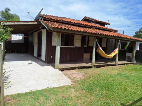 Casa Garopaba perto Rosa Surfland Ouvidor 2 quartos wifi bem ventilada churrasqueira tv smart